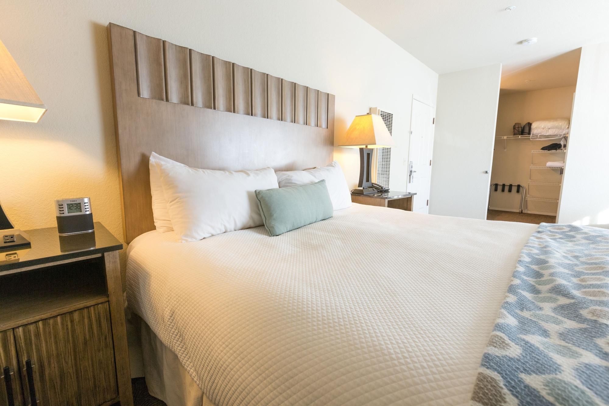 Cambria Landing Inn And Suites Екстер'єр фото