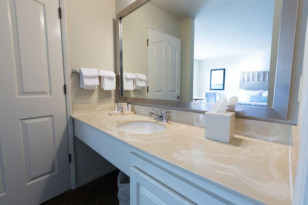 Cambria Landing Inn And Suites Екстер'єр фото