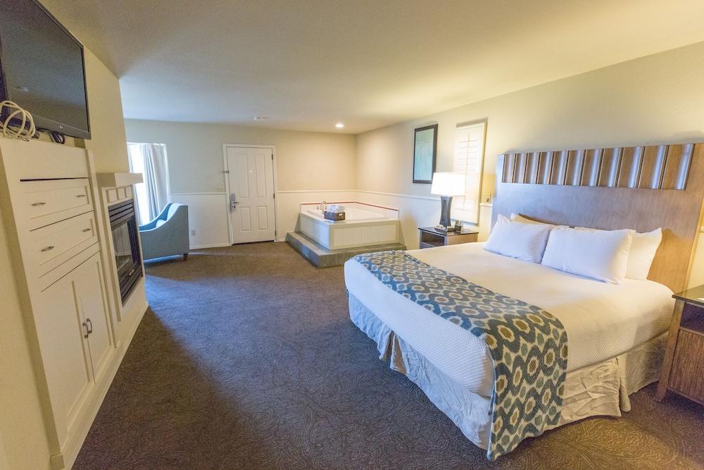 Cambria Landing Inn And Suites Екстер'єр фото