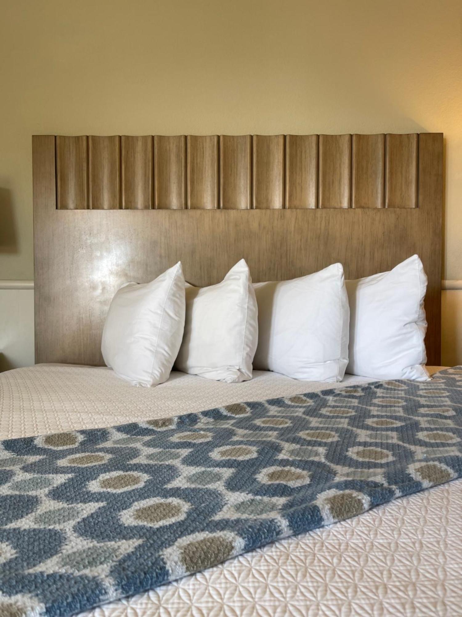 Cambria Landing Inn And Suites Екстер'єр фото