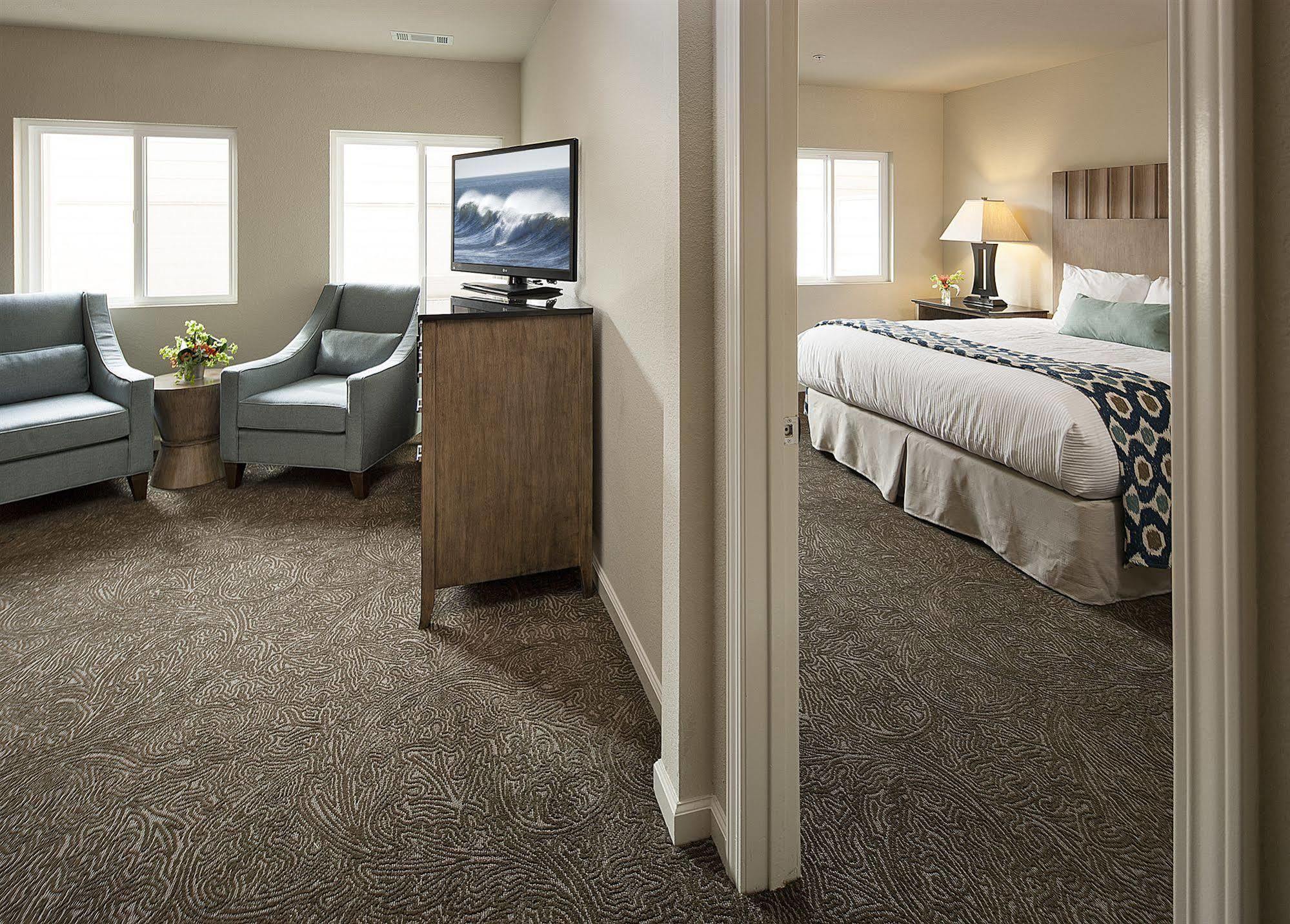 Cambria Landing Inn And Suites Екстер'єр фото